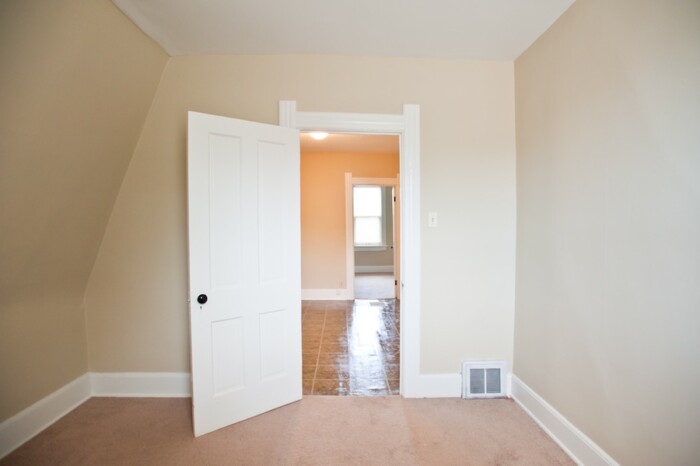 1020 E Center St – 2 Bedroom Townhouse - Image 7