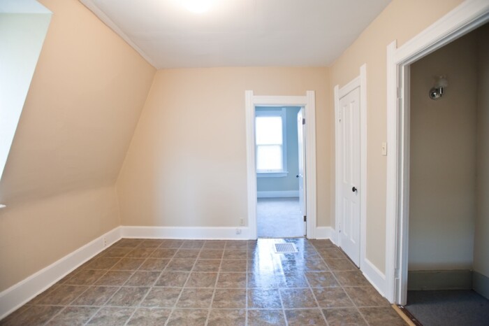 1020 E Center St – 2 Bedroom Townhouse - Image 10