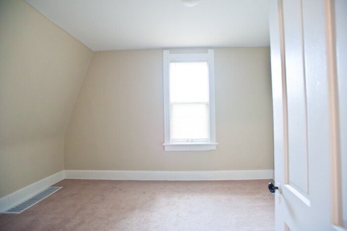 1020 E Center St – 2 Bedroom Townhouse - Image 11