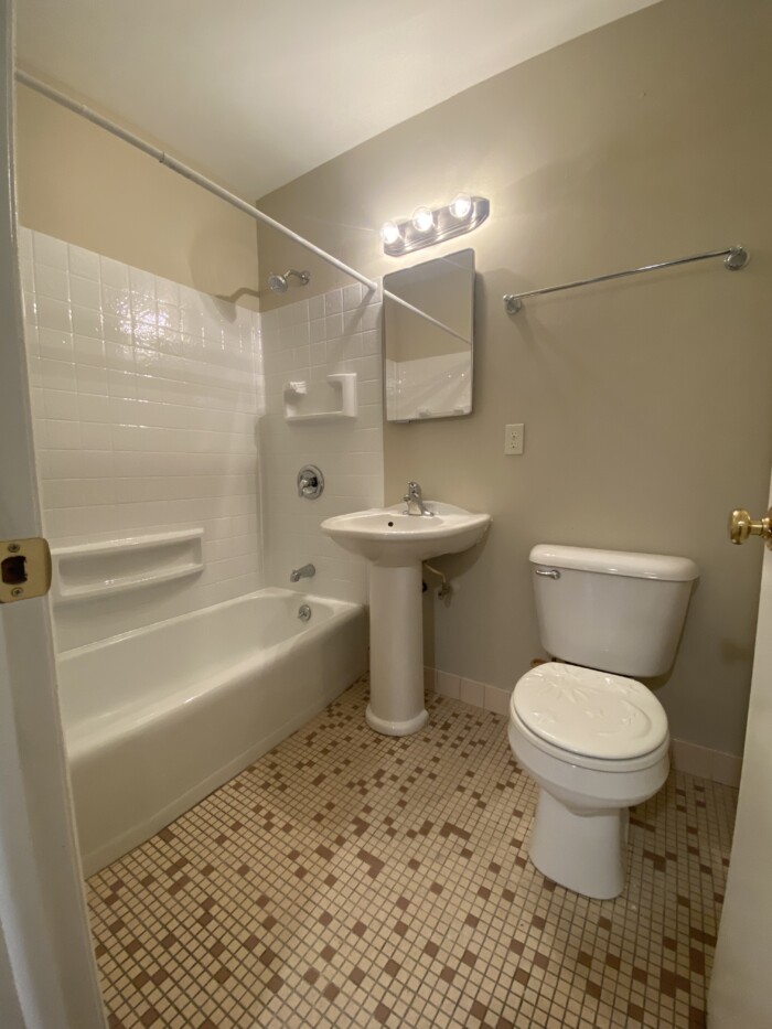 1327 E. Colorado, 1 Bedroom Apartment, Apt 6 - Image 8