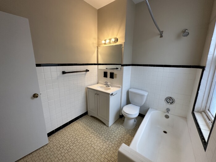 1669 N. Humboldt – 2 Bedroom Apartment, Includes Heat & Electricity - Image 14