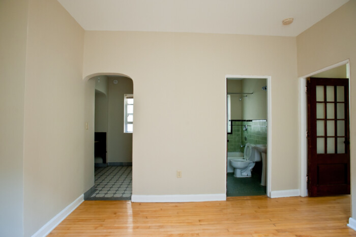 1665 N. Humboldt, 1 Bedroom Apartment, Brady St/Eastside, Heat Included - Image 6