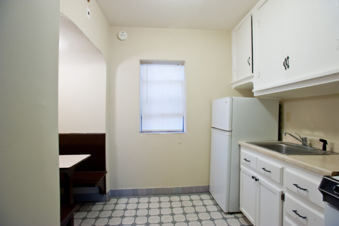 1665 N. Humboldt, 1 Bedroom Apartment, Brady St/Eastside, Heat Included - Image 9