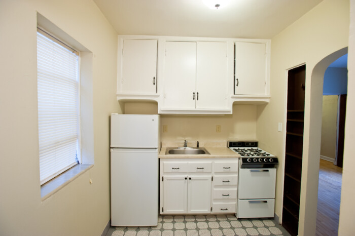 1665 N. Humboldt, 1 Bedroom Apartment, Brady St/Eastside, Heat Included - Image 8