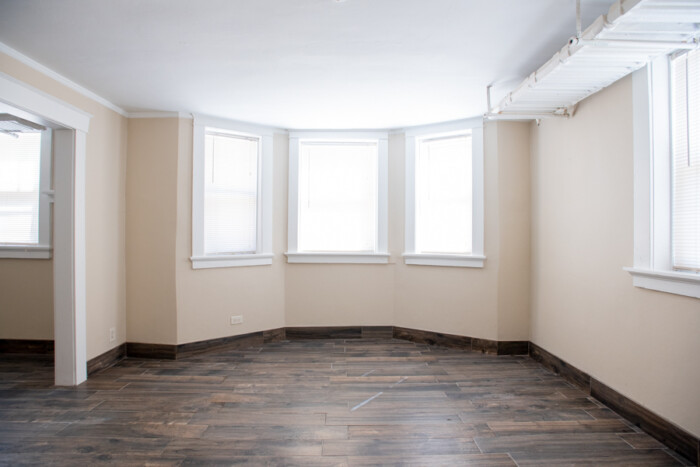 1704 E Locust, 2 Bedroom Garden Apartment Available 8/16 or 9/1 $300 OFF FIRST MONTH'S RENT - Image 5