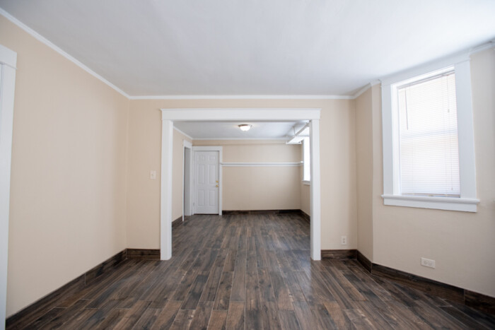 1704 E Locust, 2 Bedroom Garden Apartment Available 8/16 or 9/1 $300 OFF FIRST MONTH'S RENT - Image 6