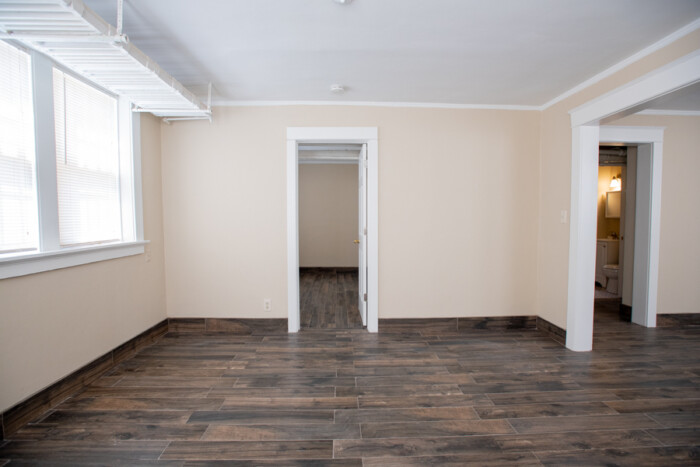 1704 E Locust, 2 Bedroom Garden Apartment Available 8/16 or 9/1 $300 OFF FIRST MONTH'S RENT - Image 7