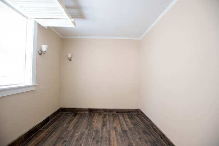 1704 E Locust, 2 Bedroom Garden Apartment Available 8/16 or 9/1 $300 OFF FIRST MONTH'S RENT - Image 8