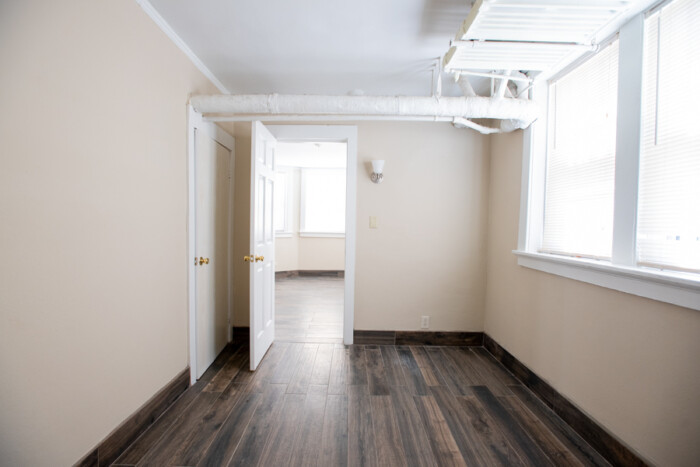 1704 E Locust, 2 Bedroom Garden Apartment Available 8/16 or 9/1 $300 OFF FIRST MONTH'S RENT - Image 10