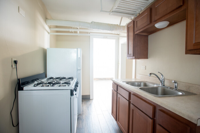 1704 E Locust, 2 Bedroom Garden Apartment Available 8/16 or 9/1 $300 OFF FIRST MONTH'S RENT - Image 15