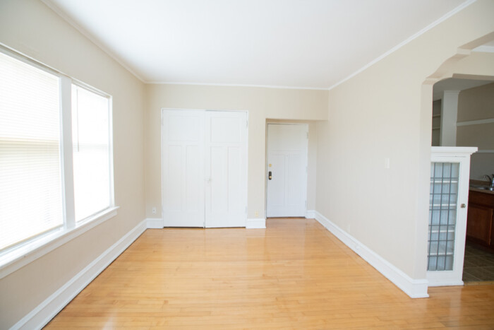 1720 E. Newton, 1 Bedroom Apartment (Front Floor Plan) - Image 4