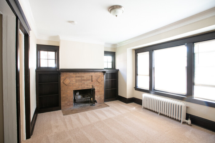 1802 E Linnwood, 1 Bedroom Apartment (Carpeting) - Image 3