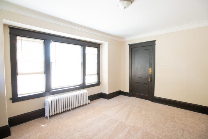 1802 E Linnwood, 1 Bedroom Apartment (Carpeting) - Image 5