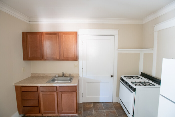 1802 E Linnwood, 1 Bedroom Apartment (Carpeting) - Image 8