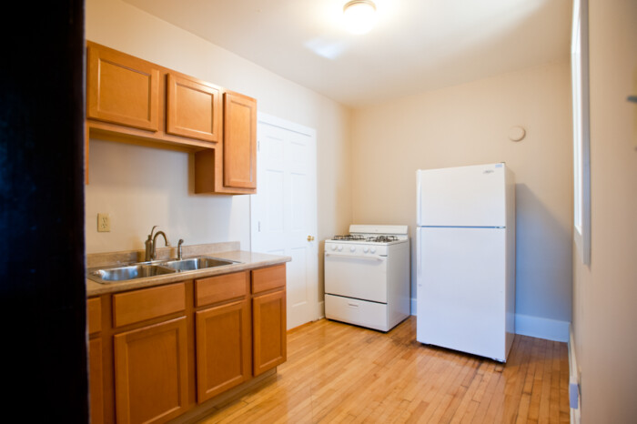 1802 E Linnwood, 1 BR Apartment (Hardwood Floors) Apt. 3 - Image 7