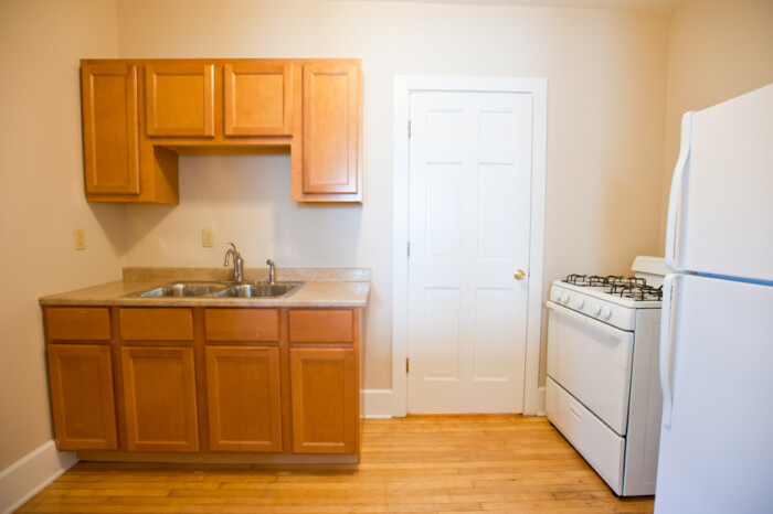 1802 E Linnwood, 1 BR Apartment (Hardwood Floors) Apt. 3 - Image 8