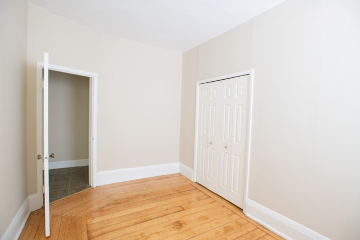 2214 E. Ivanhoe, 2 Bedroom Apartment - Image 9