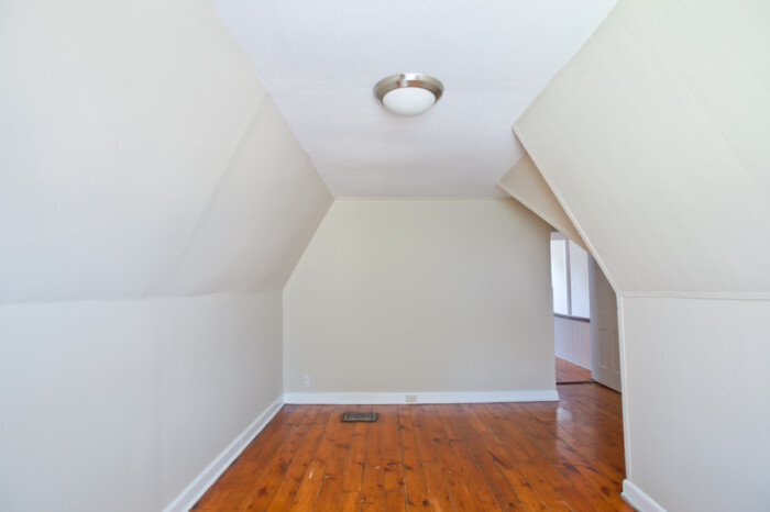 2214 E. Ivanhoe, 2 Bedroom, 1 1/2 Bath Apartment (#2) - Image 13