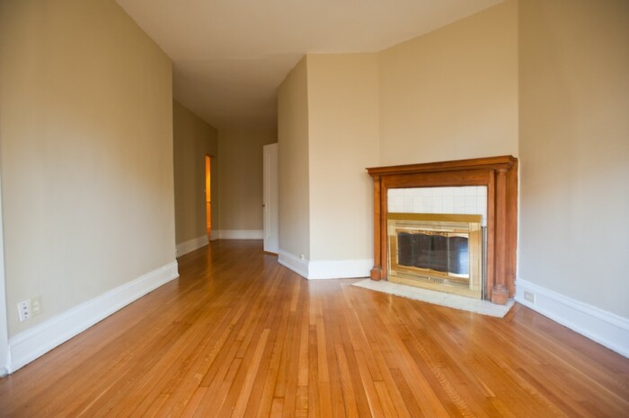 2216 E Ivanhoe, 2 Bedroom Apartment, Heat Included, Eastside - Image 4