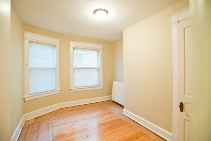 2216 E Ivanhoe, 2 Bedroom Apartment, Heat Included, Eastside - Image 8