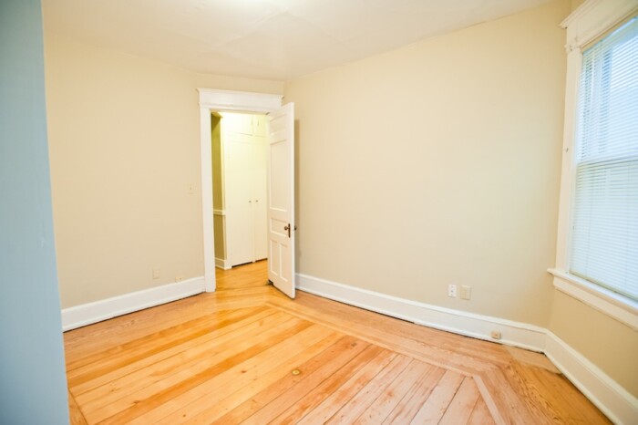 2216 E Ivanhoe, 2 Bedroom Apartment, Heat Included, Eastside - Image 10