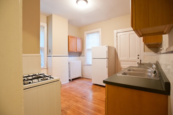 2216 E Ivanhoe, 2 Bedroom Apartment, Heat Included, Eastside - Image 12