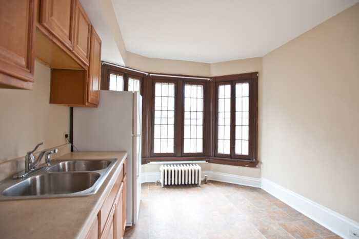 2216 E. Ivanhoe, 4 Bedroom, 2 Bath Apartment that Includes Heat - Image 9