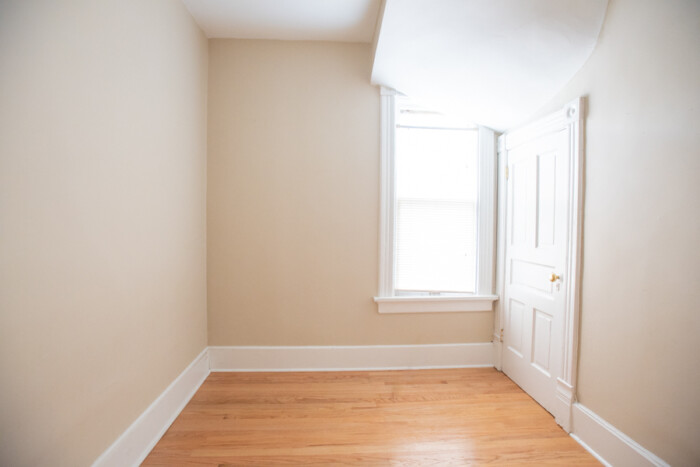 2429 N. Farwell, 3 Bedroom Lower Flat - Image 8