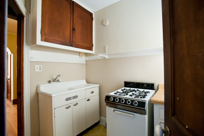 2429 N. Murray, Studio Apartment that includes Heat. - Image 9