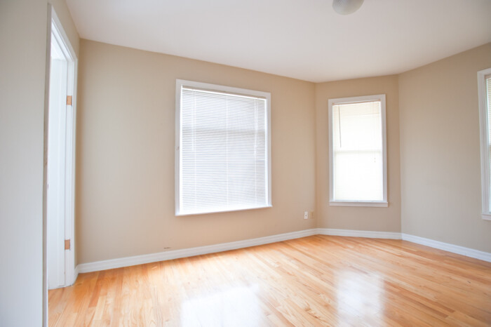 2431 N. Farwell, 3 Bedroom Flat - Image 9