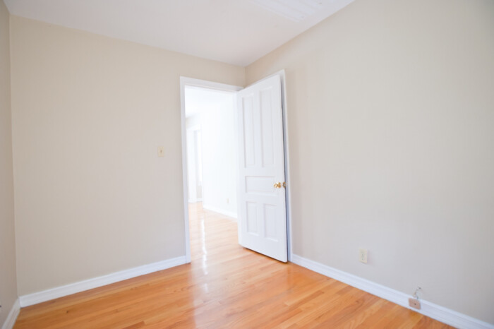 2431 N. Farwell, 3 Bedroom Flat - Image 13