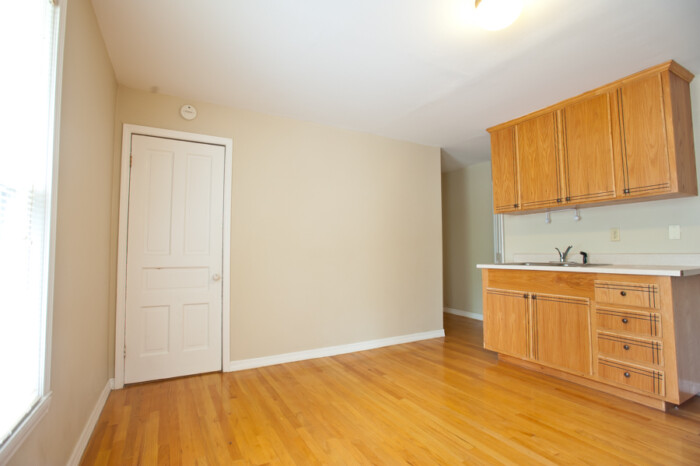 2431 N. Farwell, 3 Bedroom Flat - Image 14