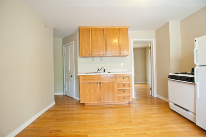 2431 N. Farwell, 3 Bedroom Flat - Image 15