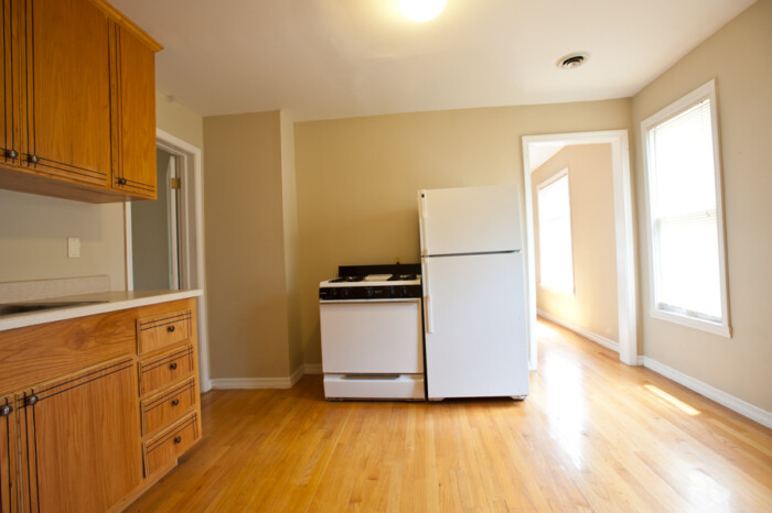 2431 N. Farwell, 3 Bedroom Flat - Image 16