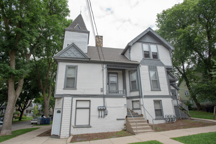 2500 N. Bartlett – 3 Bedroom Flat with Central Air, UWM/Eastside - Image 2