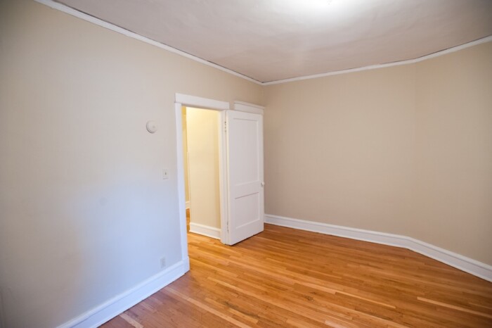 2534 N Prospect Apt. B, 3 BR, Heat & Parking Included, UWM/Eastside,  $500 OFF FIRST MONTH'S RENT - Image 16