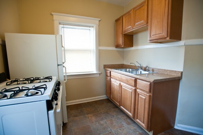 2534 N Prospect Apt. B, 3 BR, Heat & Parking Included, UWM/Eastside,  $500 OFF FIRST MONTH'S RENT - Image 23