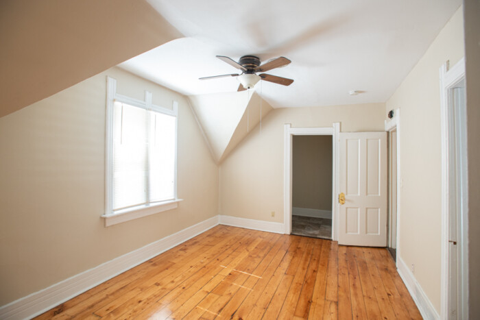 2573A N. Bartlett, 2 Bedroom, Upper Flat Available - Image 4