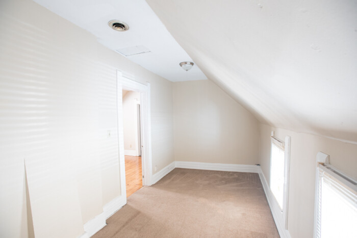 2573A N. Bartlett, 2 Bedroom, Upper Flat Available - Image 10