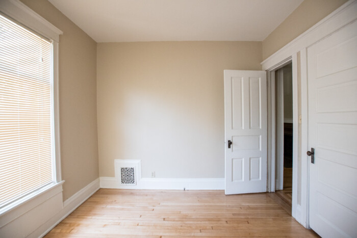 2724 N. Murray, 2 Bedroom Flat - Image 7