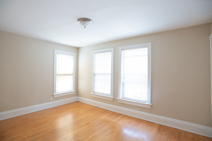 2726 N. Murray, 2 Bedroom Flat - Image 8