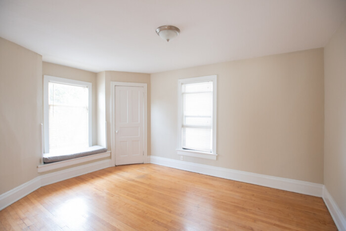 2726 N. Murray, 2 Bedroom Flat - Image 10