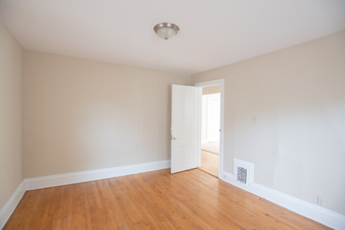 2726 N. Murray, 2 Bedroom Flat - Image 11