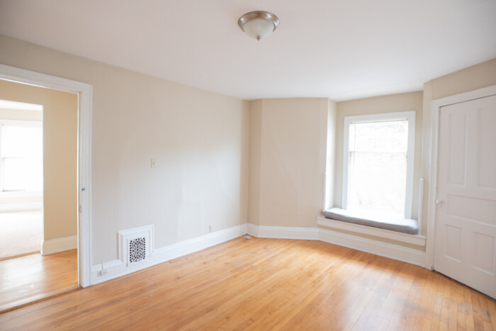 2726 N. Murray, 2 Bedroom Flat - Image 12