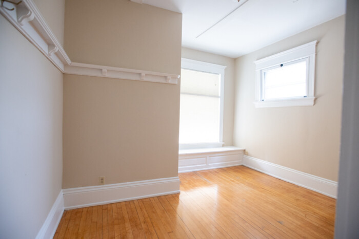 2728 N. Murray, 2 Bedroom Lower Flat - Image 9