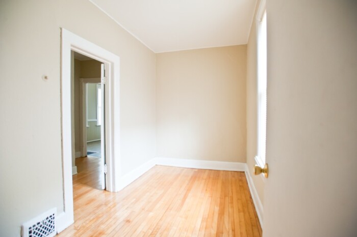 3221 N. Newhall, 2 Bedroom Lower Flat - Image 7