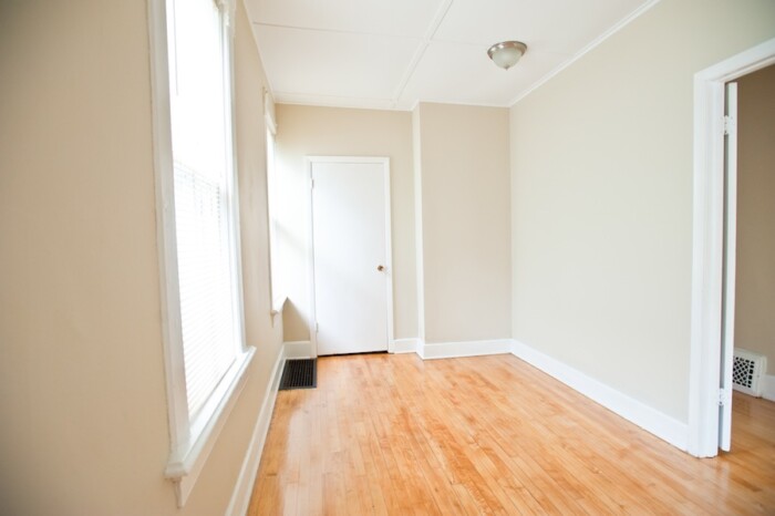 3221 N. Newhall, 2 Bedroom Lower Flat - Image 9