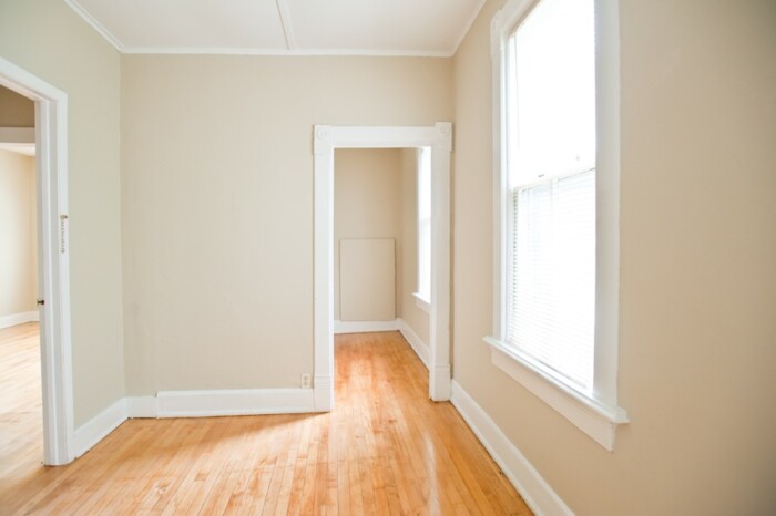 3221 N. Newhall, 2 Bedroom Lower Flat - Image 11