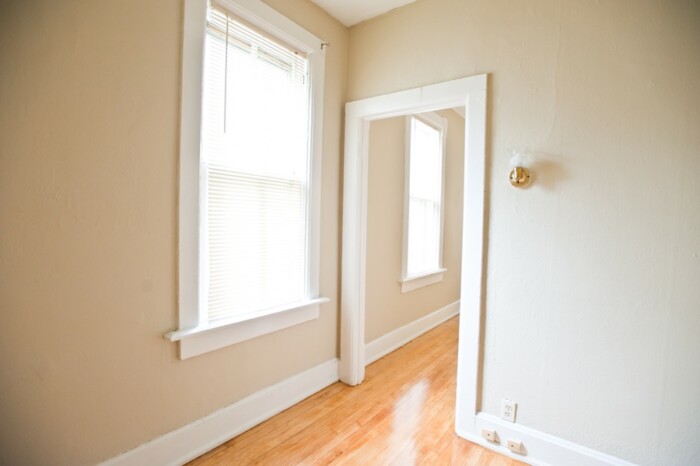 3221 N. Newhall, 2 Bedroom Lower Flat - Image 13