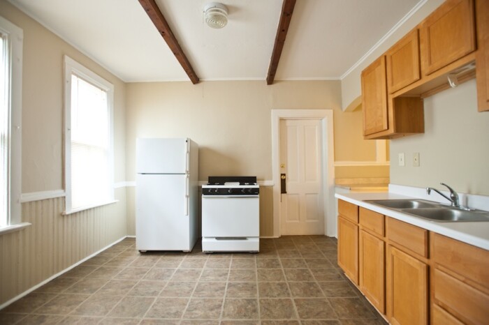 3221 N. Newhall, 2 Bedroom Lower Flat - Image 14